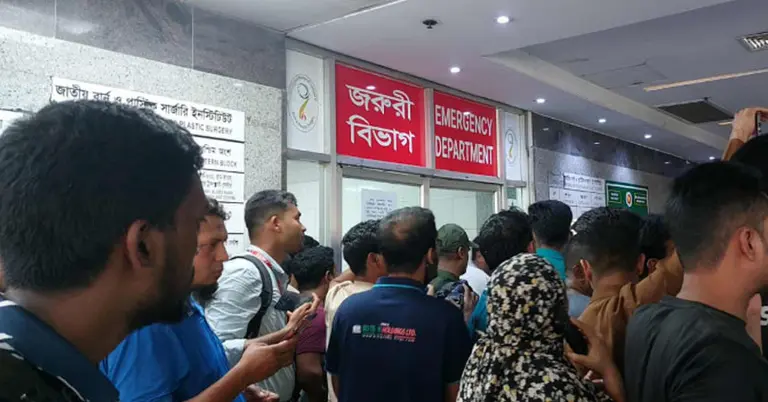 উত্তরায় বিমান বিধ্বস্ত: নিহত ৪, বহু মানুষের জীবন ঝুঁকিতে
